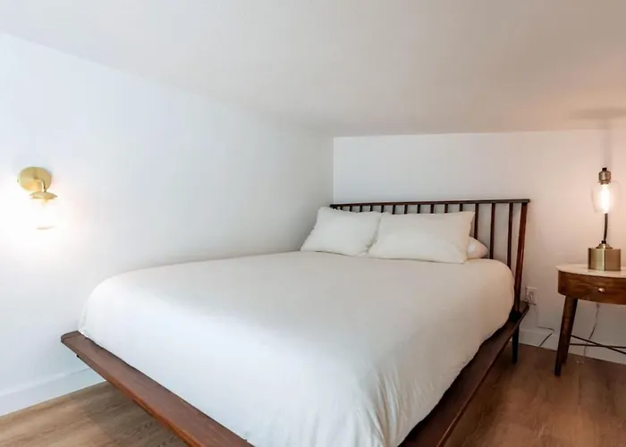 Cozy And Bright Mid-Century Gem In Eastside Action