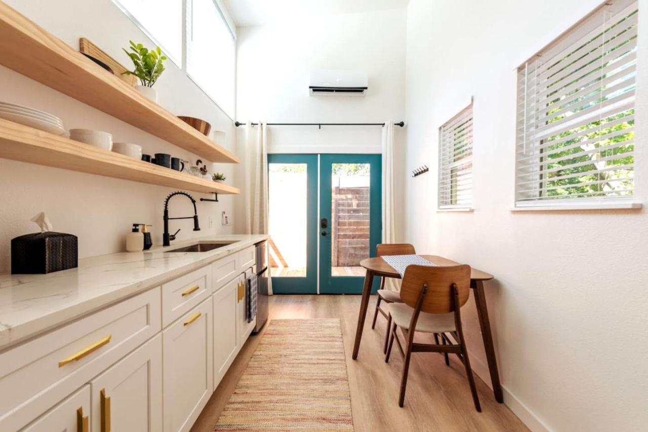 Cozy And Bright Mid-century Gem In Eastside Action Appartement